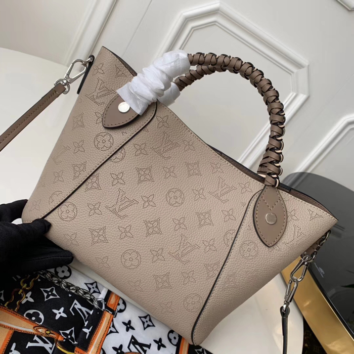 Сумка Louis Vuitton Hina PM M53914 Mahina Leather Galet Gray "Beige" фото № 3