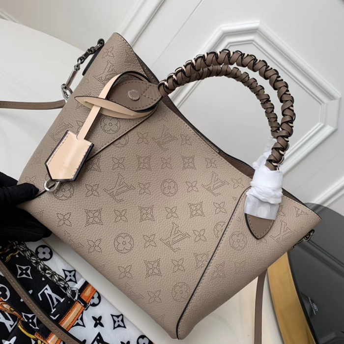 Сумка Louis Vuitton Hina PM M53914 Mahina Leather Galet Gray "Beige" фото № 2