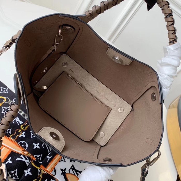 Сумка Louis Vuitton Hina PM M53914 Mahina Leather Galet Gray "Beige" фото № 9