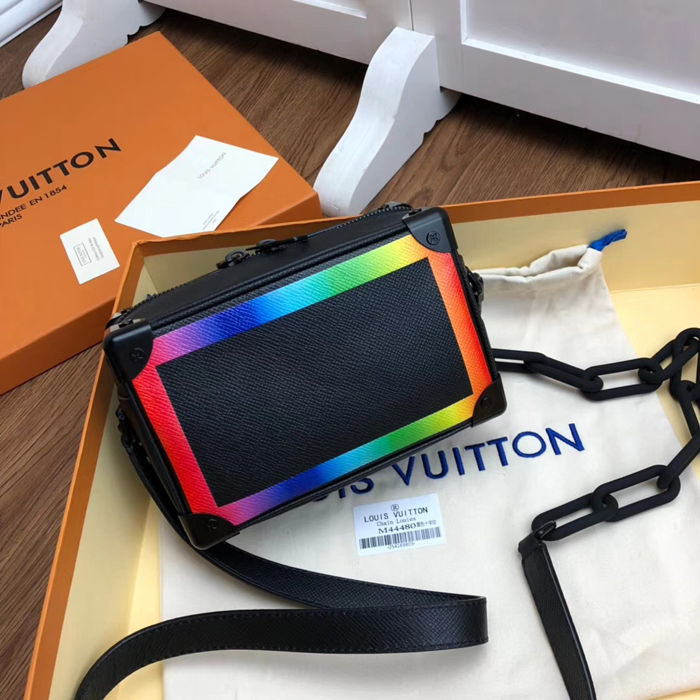 Сумка Louis Vuitton Mini Soft Trunk M30351 Taiga Leather "Black" фото № 4