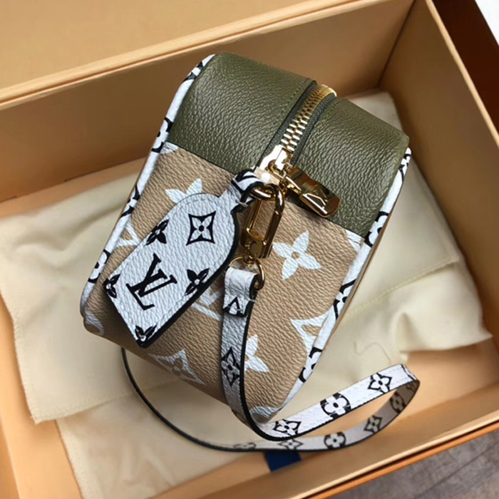 Сумка Louis Vuitton Beach Pouch M67610 Monogram Coated Canvas Khaki "Green" фото № 5