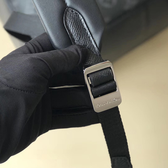 Рюкзак Louis Vuitton Discovery Backpack PM M30230 Taiga Leather "Black" фото № 8