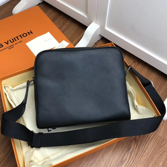 Сумка Louis Vuitton Alex Messenger PM M30260 Taiga Leather "Black" фото № 4