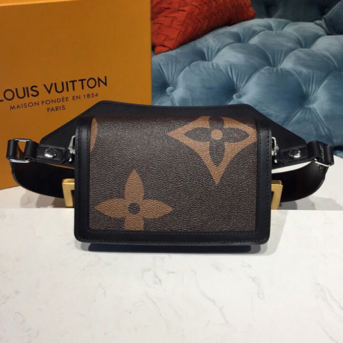 Сумка Louis Vuitton Bumbag Dauphine M67696 Monogram Coated Canvas "Brown" фото № 4
