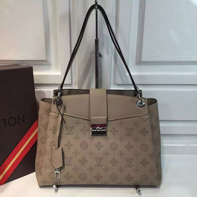 Сумка Louis Vuitton M41791 Sevres Shoulder Bag Mahina Leather "Beige" фото № 2