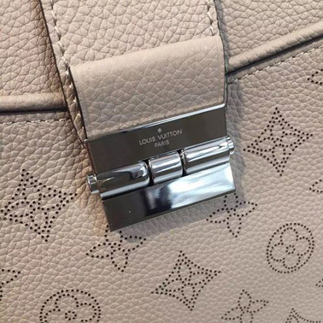 Сумка Louis Vuitton M41791 Sevres Shoulder Bag Mahina Leather "Beige" фото № 7