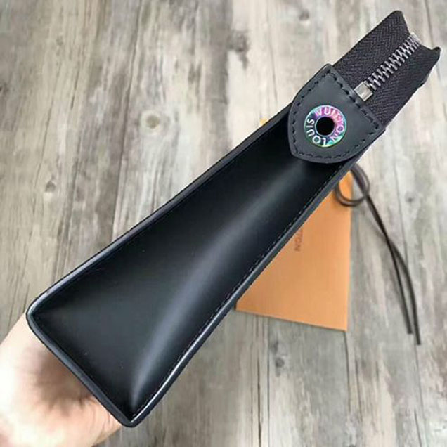 Клатч Louis Vuitton M64440 Pochette Voyage MM Monogram Eclipse Canvas "Black" фото № 6