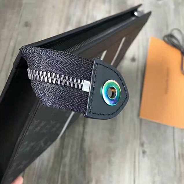 Клатч Louis Vuitton M64440 Pochette Voyage MM Monogram Eclipse Canvas "Black" фото № 7