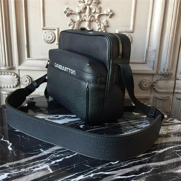 Сумка Louis Vuitton Taiga Leather Messenger PM M31003 "Black" фото № 3