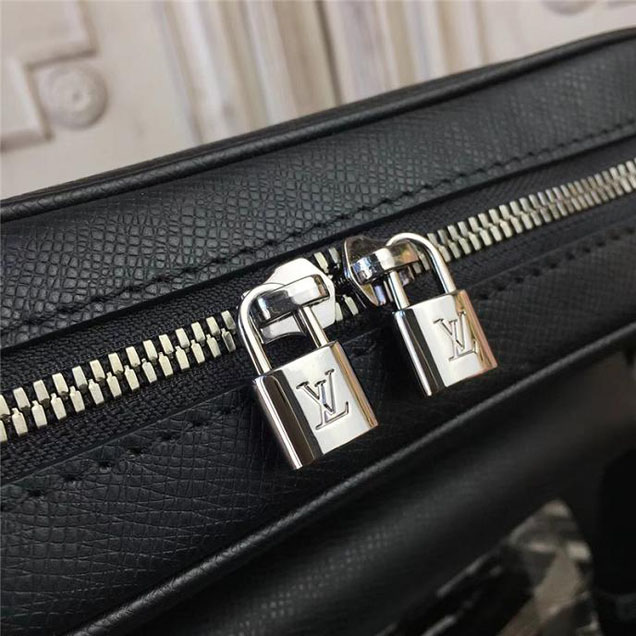 Сумка Louis Vuitton Taiga Leather Messenger PM M31003 "Black" фото № 6