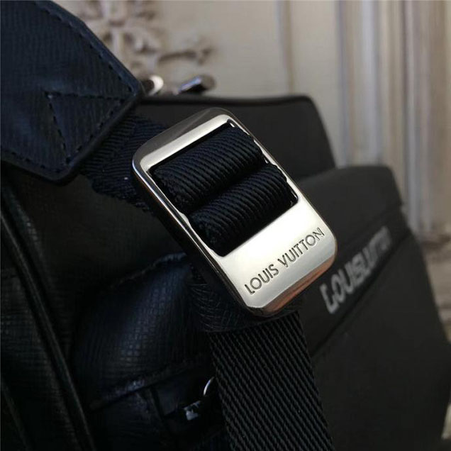 Сумка Louis Vuitton Taiga Leather Messenger PM M31003 "Black" фото № 7