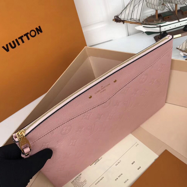 Клатч Louis Vuitton M62938 Daily Pouch Monogram Empreinte Leather Rose Poudre "Pink" фото № 3