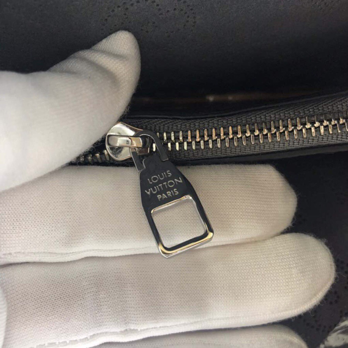 Сумка Louis Vuitton Carmel M52950 Mahina Leather "Black" фото № 10