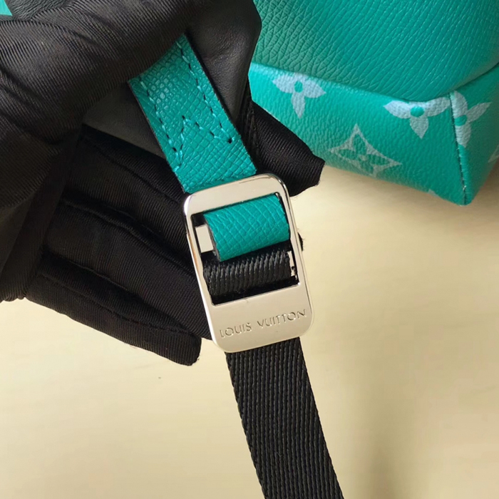 Рюкзак Louis Vuitton Discovery Backpack PM M30227 Taiga Leather Pine Green "Turquoise" фото № 8
