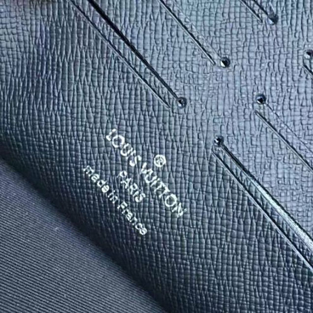 Клатч Louis Vuitton M61692 Pochette Voyage MM Monogram Eclipse Canvas "Black" фото № 10