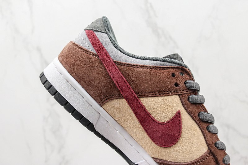 Otomo Katsuhiro x Nike SB Dunk Low Steamboy "Dark Grey/Brown/Red" фото № 4