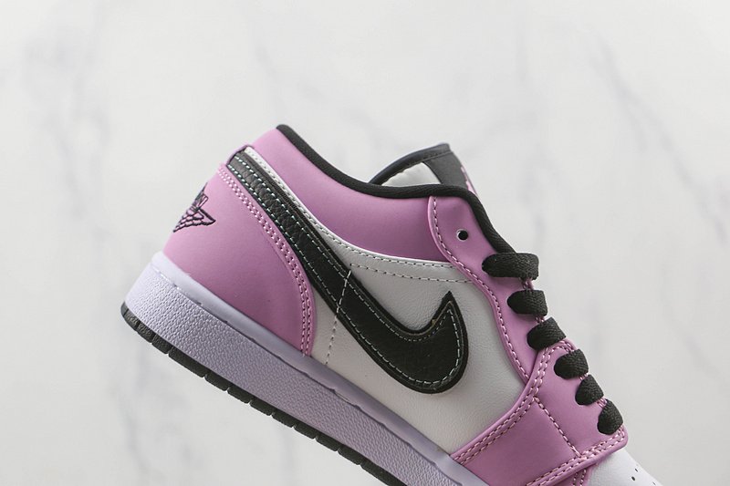 Air Jordan 1 Low SE "Violet Shock White/Black" фото № 4