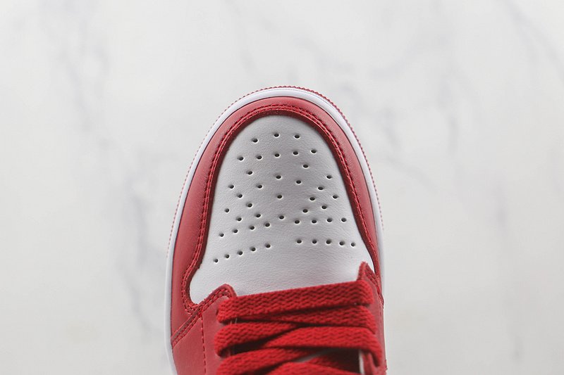 Air Jordan 1 Low "Cardinal Red (GS)" фото № 3