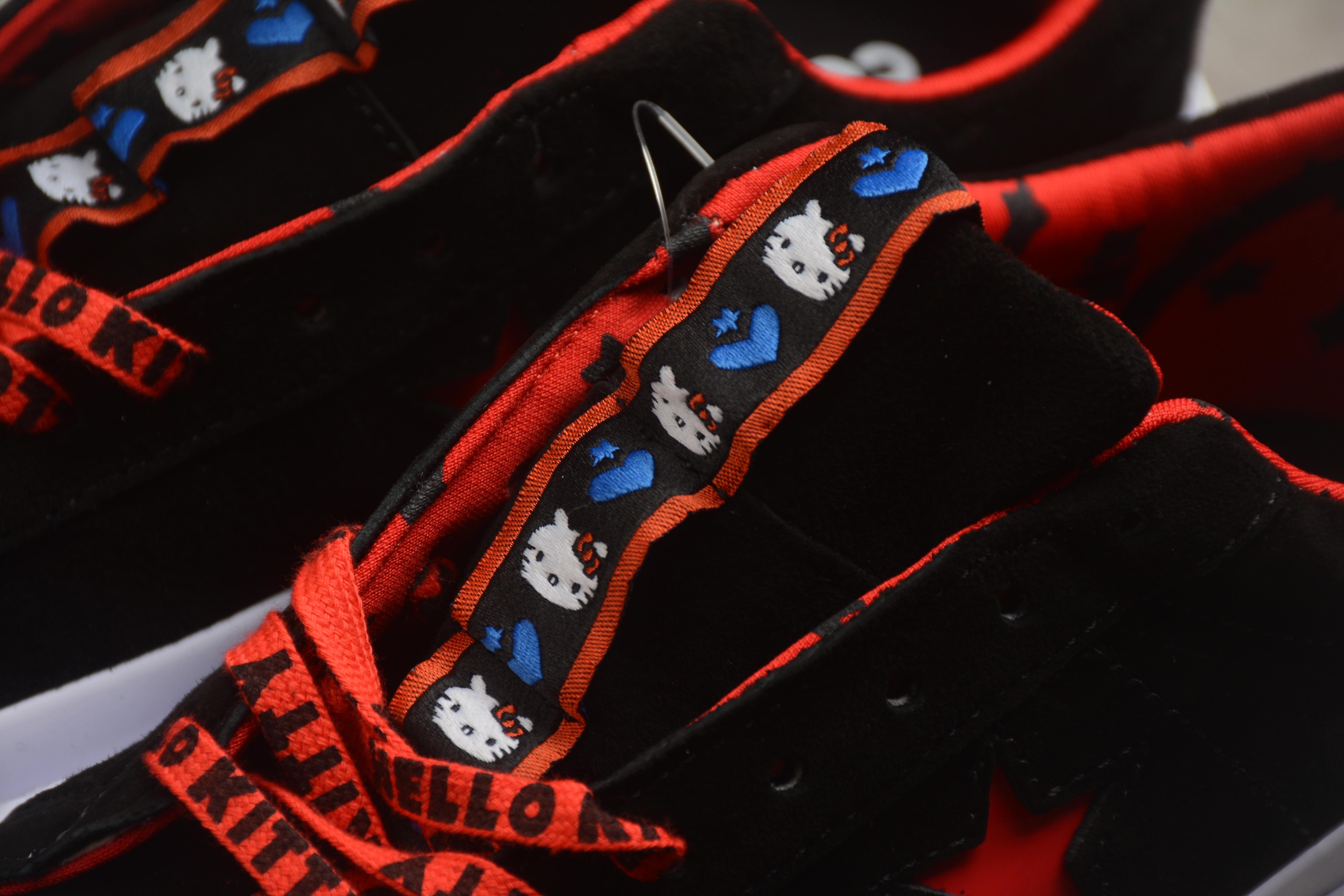 Hello Kitty X Converse One Star "Black" фото № 8