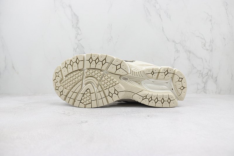 New Balance 2002R "Beige" фото № 8