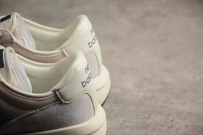 New Balance 370 "Sea Salt/Black" фото № 9