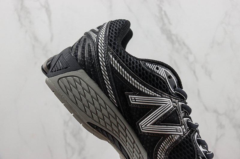 New Balance 860v2 "Black" фото № 3