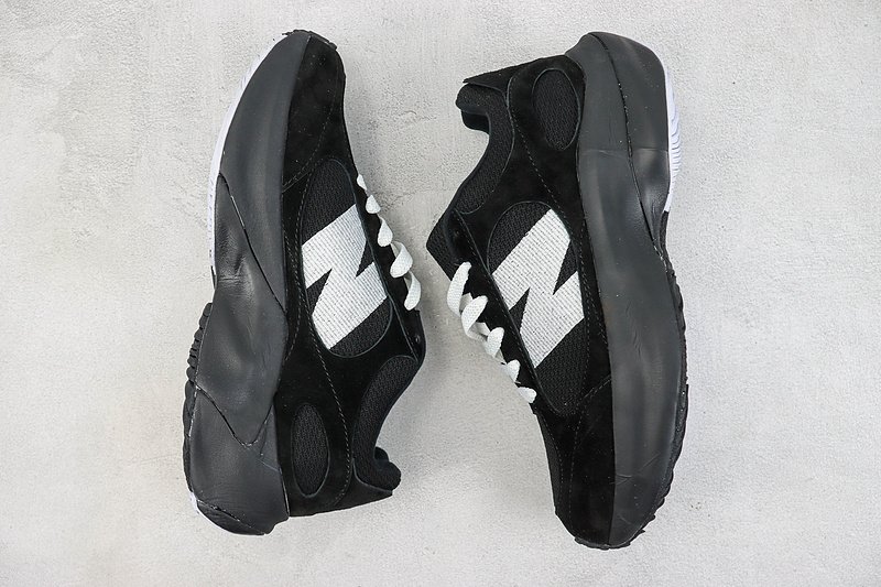 AURALEE x New Balance Warped Runner "Black/White" фото № 6
