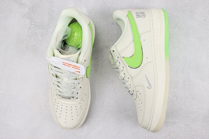 Undefeated x Nike Air Force 1 Low "Milk White/Apple Green" фото № 7