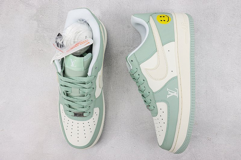 Louis Vuitton x Nike Air Force 1 Low "Cream/Haze Blue/Smile" фото № 7