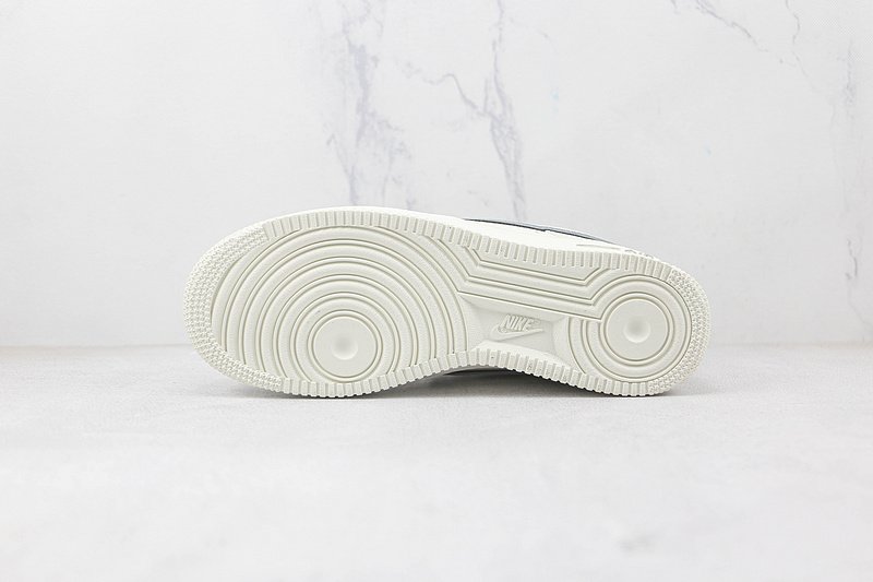 Kith x Nike Air Force 1 Low "White" фото № 8