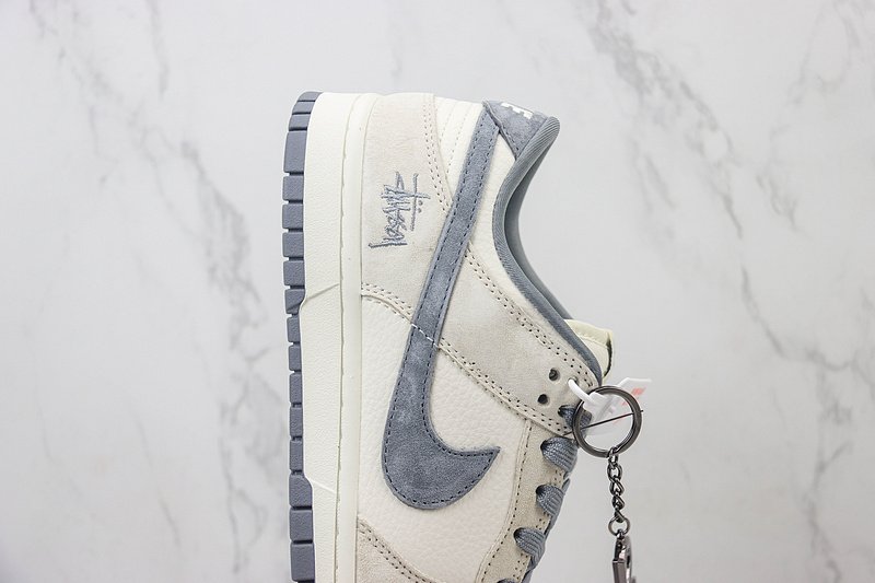 Stussy x Nike Dunk Low "Warmed Silver/Cream White" фото № 3