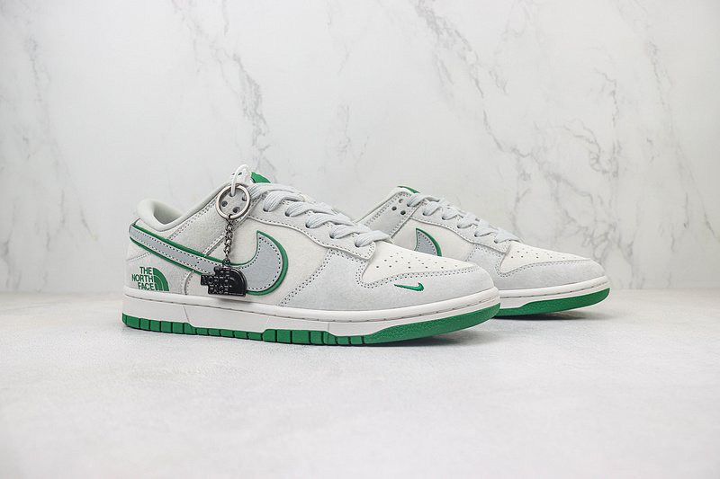 The North Face x Nike Dunk Low "Silver Grey/Emerald Green" фото № 6