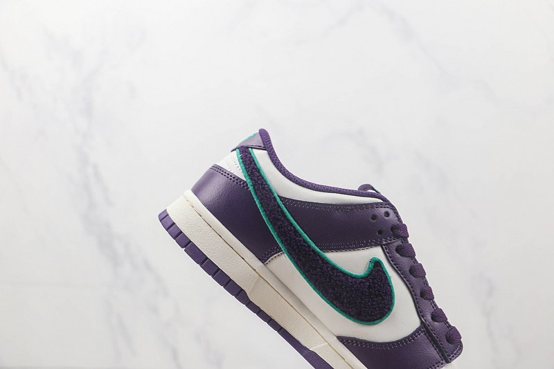 Nike Dunk Low "Chenille Swoosh" фото № 4