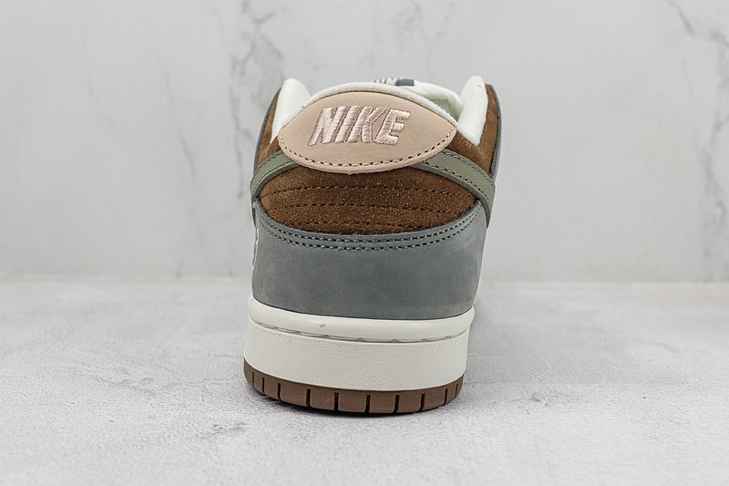 Nike SB Dunk Low "Swoosh Logo" фото № 9