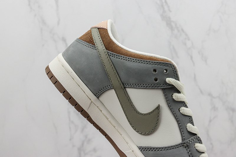 Nike SB Dunk Low "Swoosh Logo" фото № 4