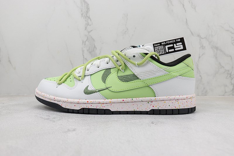 Nike SB Dunk Low "Ghost Green" фото № 2