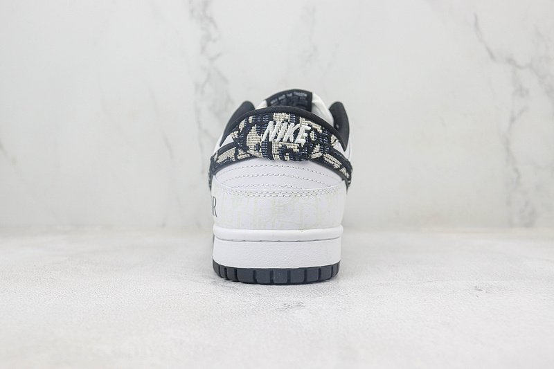DIOR x Nike Dunk Low "White/Black/Mini Swoosh" фото № 9