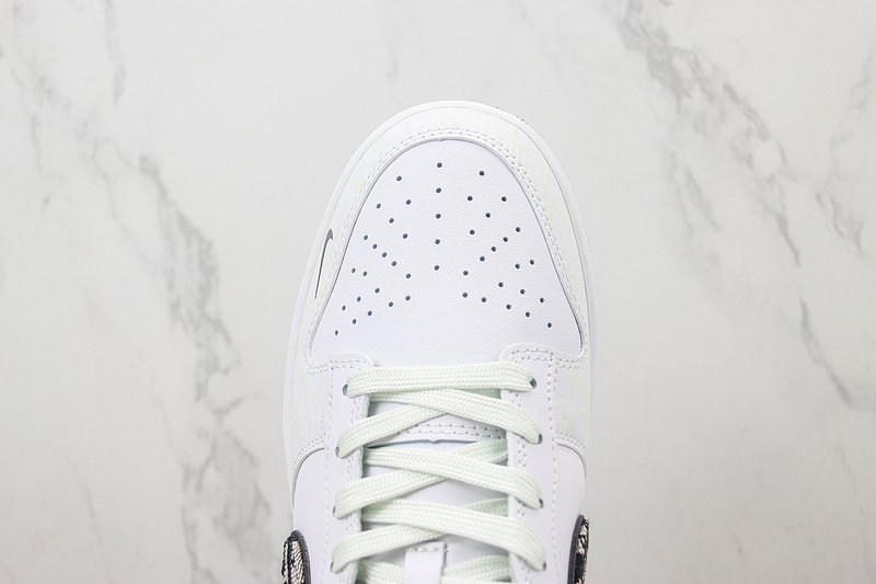 DIOR x Nike Dunk Low "White/Black/Mini Swoosh" фото № 4