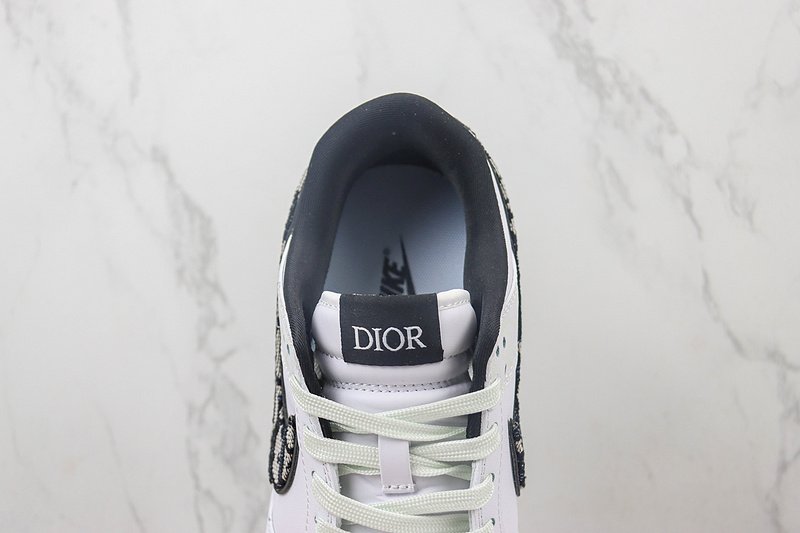 DIOR x Nike Dunk Low "White/Black/Mini Swoosh" фото № 5