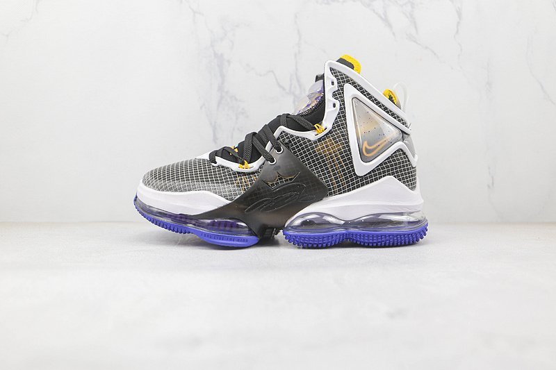 Nike LeBron 19 EP "Graduate" фото № 2