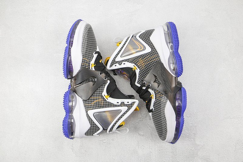 Nike LeBron 19 EP "Graduate" фото № 7