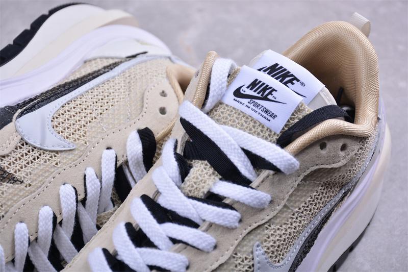 Nike Sacai x VaporWaffle "Milk Tea" фото № 8