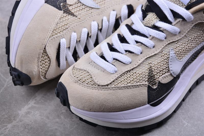 Nike Sacai x VaporWaffle "Milk Tea" фото № 7