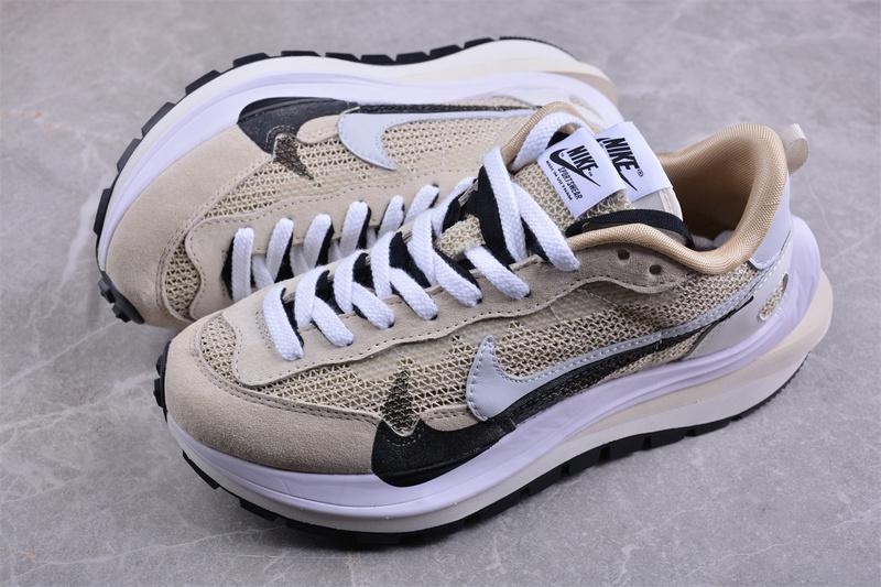 Nike Sacai x VaporWaffle "Milk Tea" фото № 6