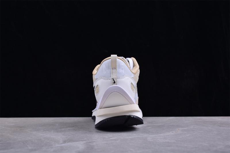 Nike Sacai x VaporWaffle "Milk Tea" фото № 5