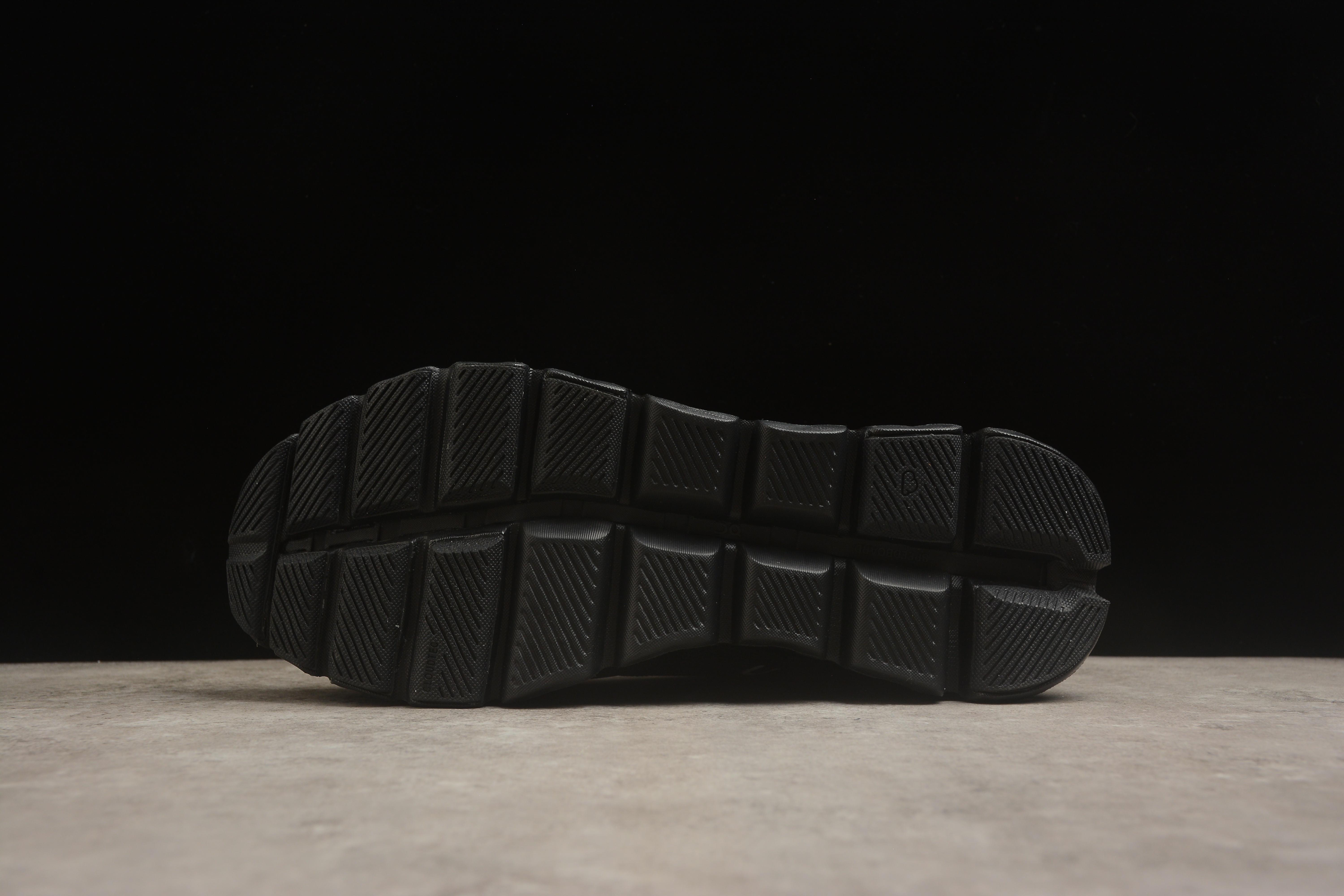 On Cloud X 4 "Black" фото № 4