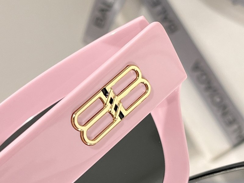 Солнцезащитные очки Balenciaga Wide Temples With Logo "Pink" фото № 5