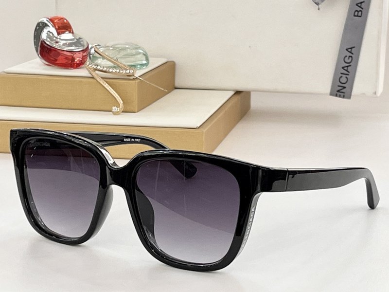 Солнцезащитные очки Balenciaga White Logo Inscription On Frame Side "Black/Violet" фото № 2