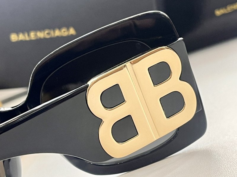 Солнцезащитные очки Balenciaga Wide Glasses Temples With Letters "Black/Gold" фото № 6