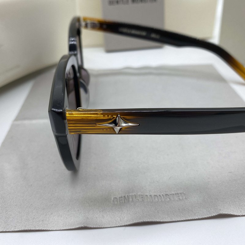 Солнцезащитные очки Gentle Monster Temples Decorated By Symbol "Brown/Black" фото № 7